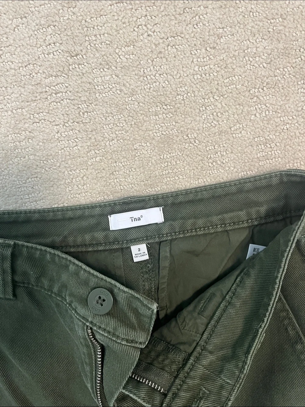 Aritzia - TNA Women’s Cargo Pants - Picture 3 of 3